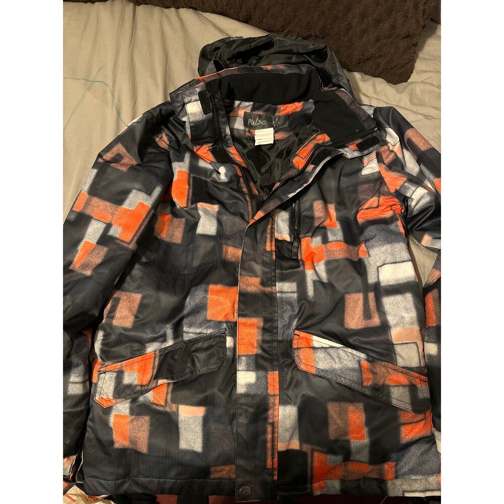 YOUTH PULSE SNOW JACKETโ SIZE YOUTH XL 20 Black and Orange.